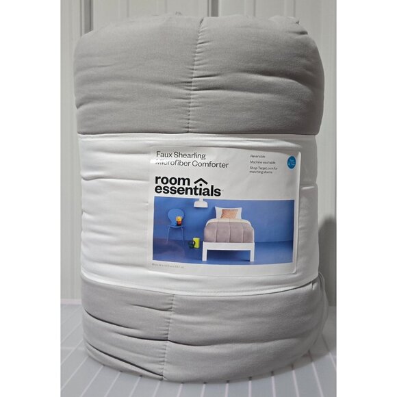 Room Essentials Twin or Twin XL Gray Quilted Faux Shearling Microfiber Comforter - Picture 2 of 7